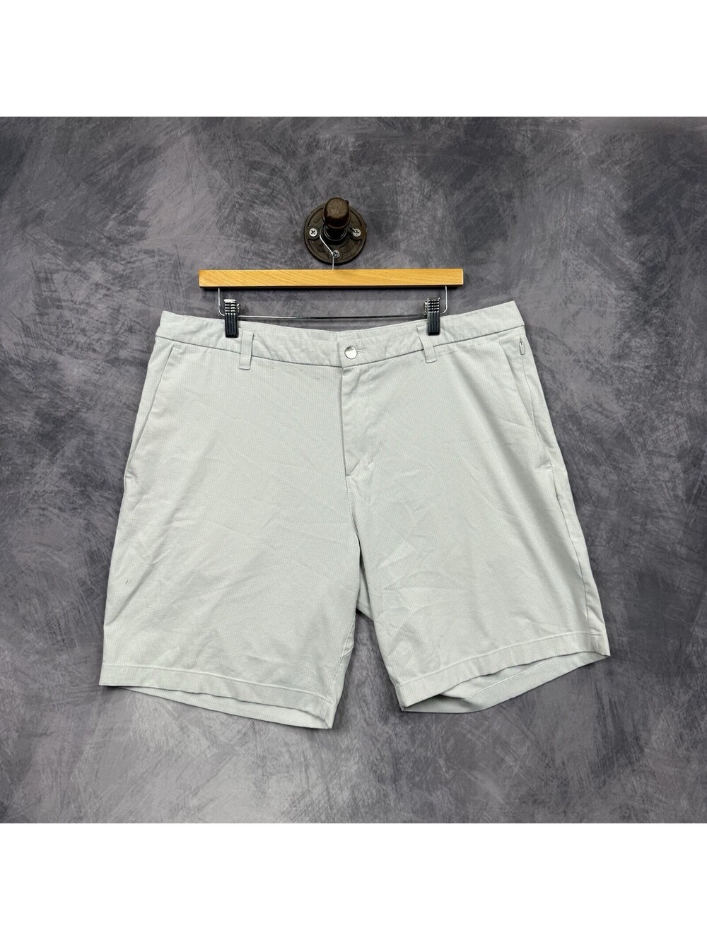 Lululemon Commission Short 9” Warpstream Men’s Size 38W Bone Gray Golf
